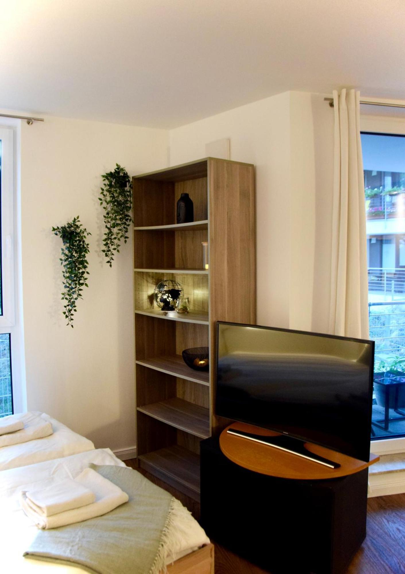 Stilvolle Wohnung Mit Balkon & Parkplatz ロストック エクステリア 写真