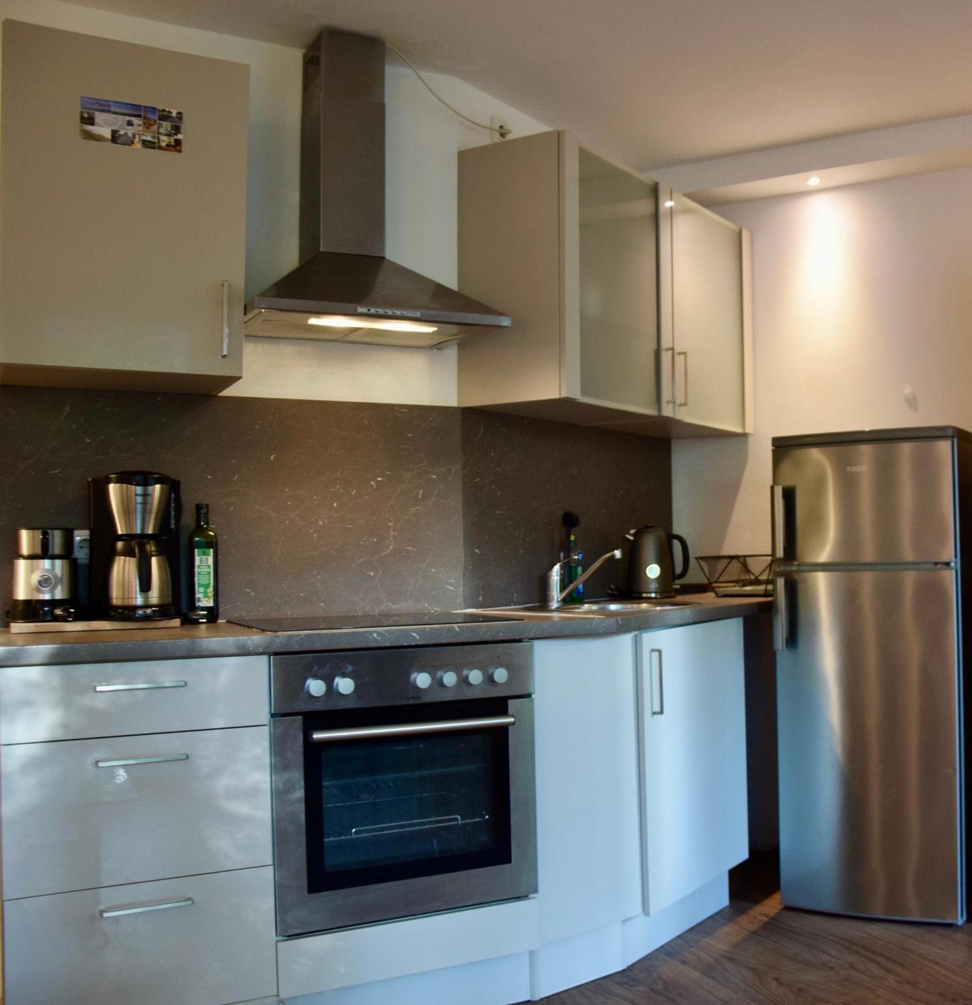 Stilvolle Wohnung Mit Balkon & Parkplatz ロストック エクステリア 写真