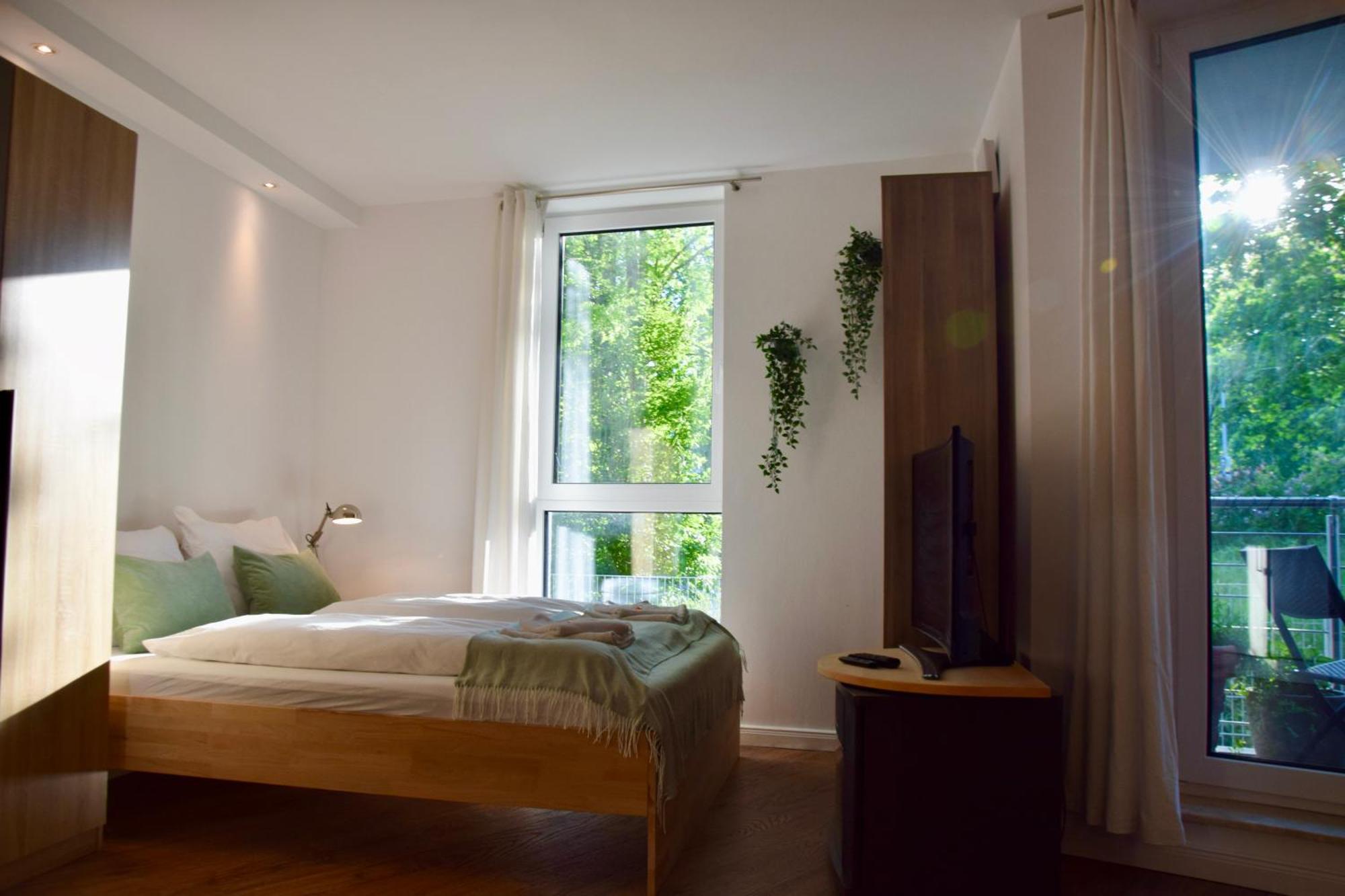 Stilvolle Wohnung Mit Balkon & Parkplatz ロストック エクステリア 写真