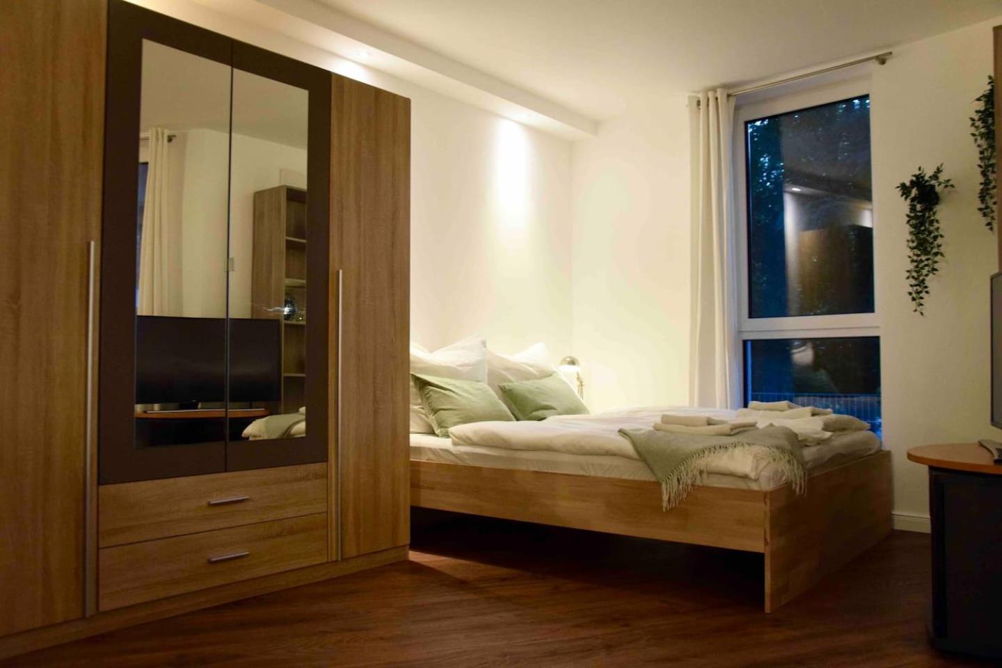 Stilvolle Wohnung Mit Balkon & Parkplatz ロストック エクステリア 写真